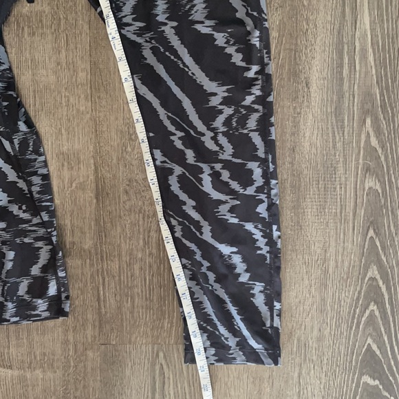 3/$20- EUC Nike dri-fit Capri - Picture 4 of 12